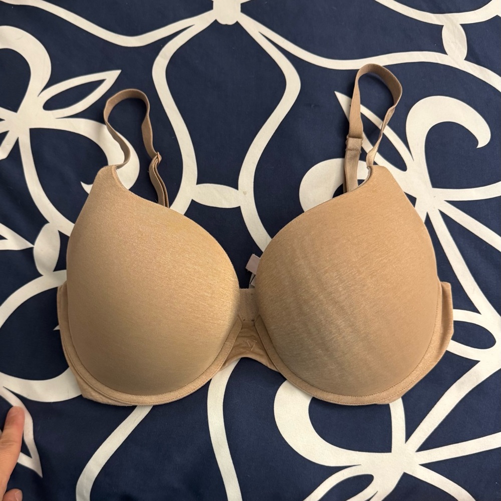 Victoria's Secret T Shirt Bra- full coverage, lightly lined